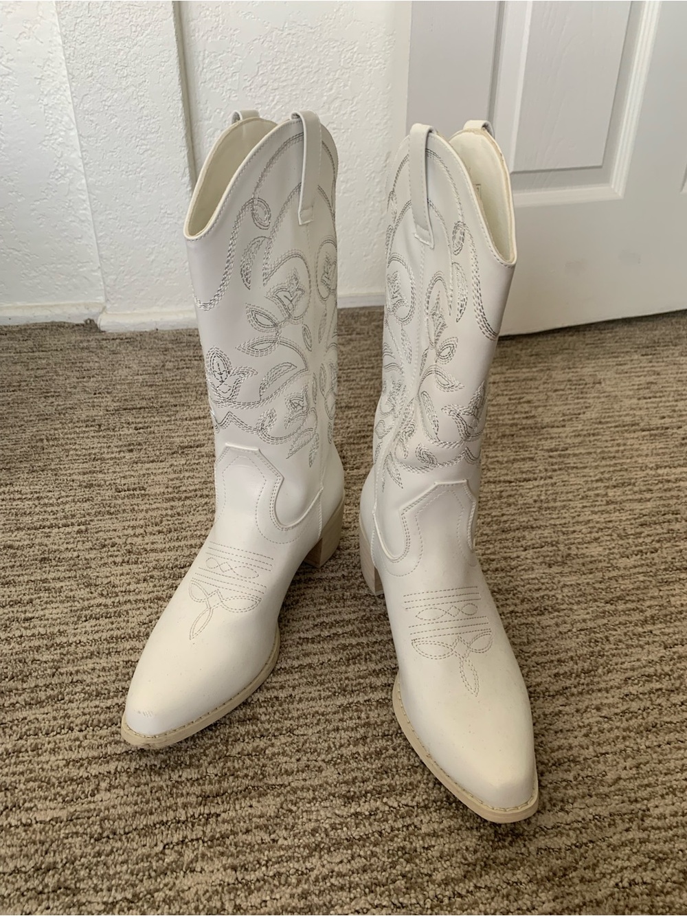 Women’s White Embroidered Cowboy Boots